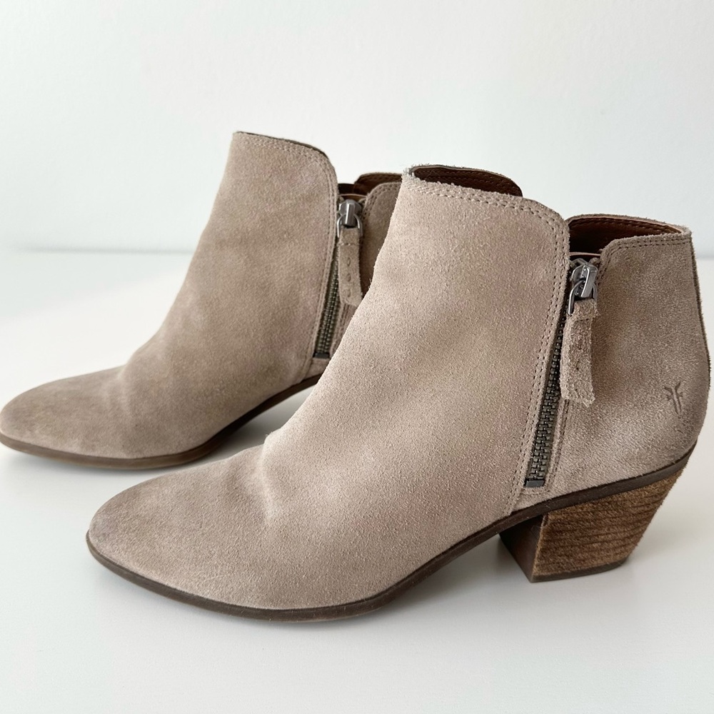 Frye Judith Double Zip Ankle Bootie - Ash Suede Size 8
